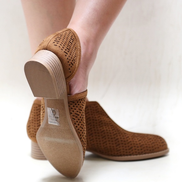 New Cognac Side Cut Out Flats Booties Ankle Boots - Picture 3 of 3